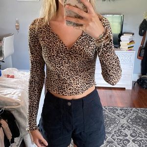 Cute cheetah print crop top long sleeve